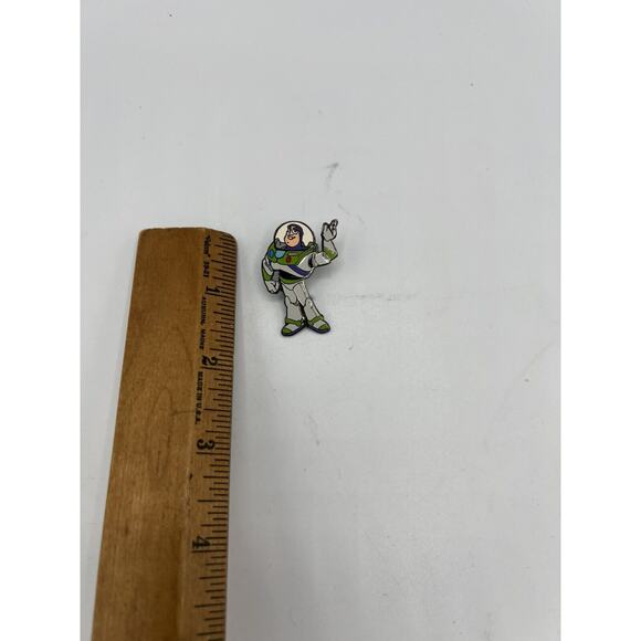 Pixar Cast Toy Story 2 Buzz Light Year Collectors Pin - Picture 3 of 4